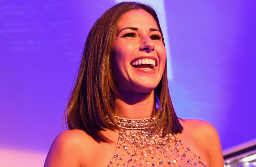 Sarah Lombardi kommt aus dem Strahlen nicht mehr heraus ...