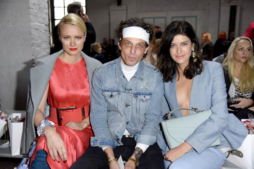 Carl Jakob Haupt war einer der bekanntesten Fashion Blogger Deutschlands und mit vielen Models wie Franziska Knuppe und Marie Nasemann auf Du und Du.