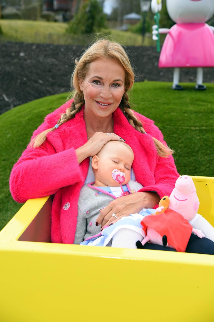 Vor fast zwei Jahren machte die kleine Ava das Glück von Caroline Beil und ihrem Mann perfekt. Mit 50 Jahren brachte die Hamburgerin ihre Tochter zur Welt.