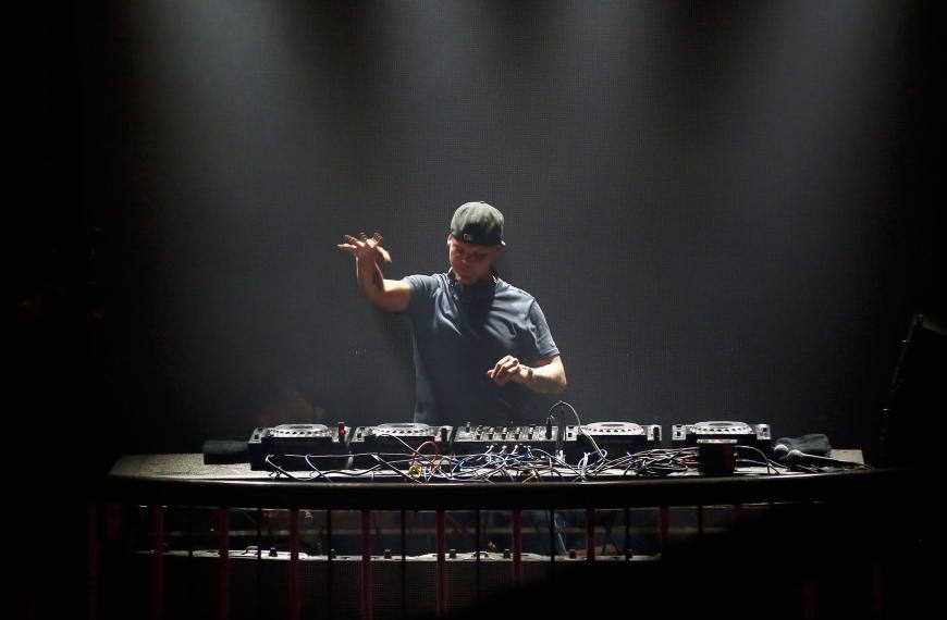 Der Vates des Produzenten, Klas Bergling, verriet, dass es keinen Brief gab, womit sich Avicii hätte verabschieden können. Nichts habe darauf hingedeutet, dass der DJ, der mit bürgerlichem Namen Tim Bergling heißt, seinen Tod im Oman geplant hatte.