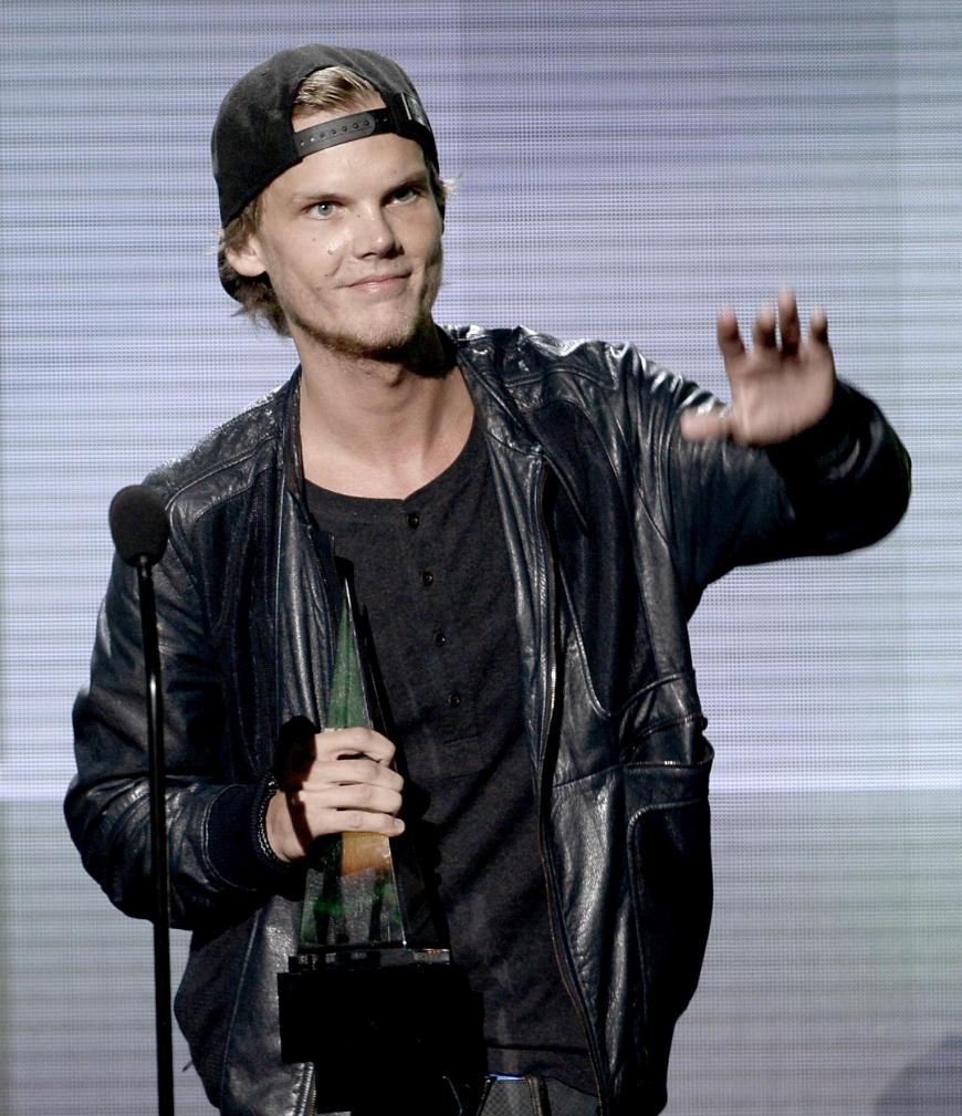 Auch nach dem ersten Todestag es Star-DJs Avicii bleibt die genaue Todesursache des schwedischen Musikers ungeklärt. Sein Vater brachte in einem Interview neue traurige Details ans Licht.