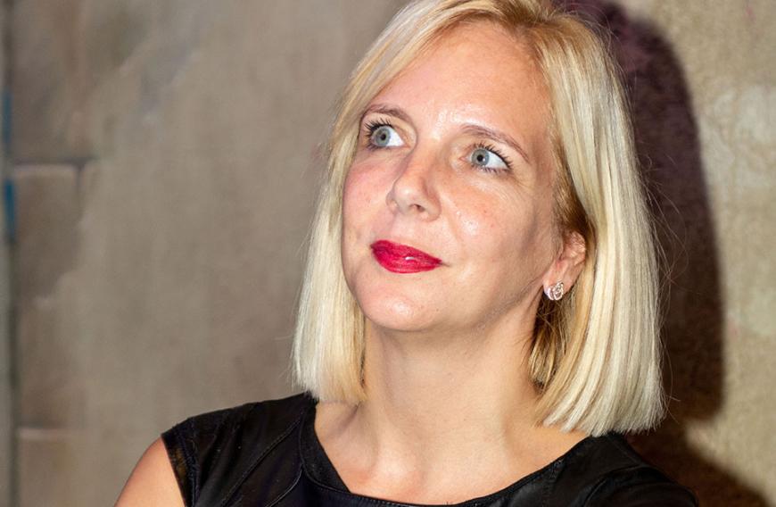 Obwohl Daniela Büchner den Tod ihrer großen Liebe verkraften muss, schaut sie nach vorne.