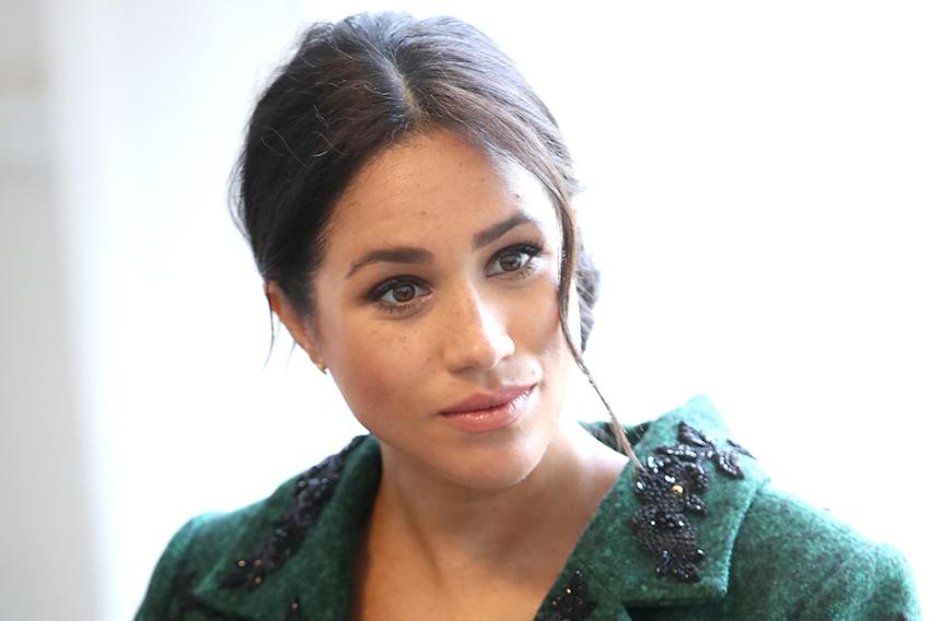 Anscheinend hat sich die Herzogin so einige Feinde gemacht. Ganz vorne mit dabei ist die Queen, die das Verhalten von Meghan wohl ganz schön daneben findet.