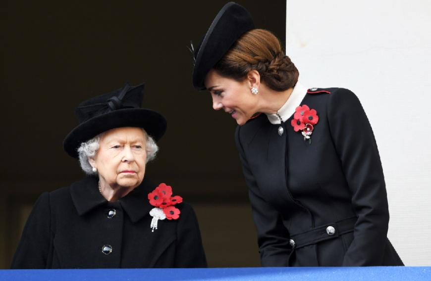 Deshalb nehme die Queen jedes Outfit ihrer Schwiegertochter ganz genau unter die Lupe.