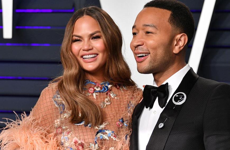Der Frau von John Legend wird von Protestlern vorgeworfen, Echtpelz zu tragen.