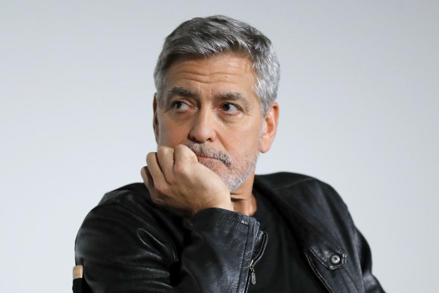 George Clooneys Frau Amal hat aus großer Sorge ein strenges Verbot für ihren Mann ausgesprochen: Er darf nie wieder Motorrad fahren!