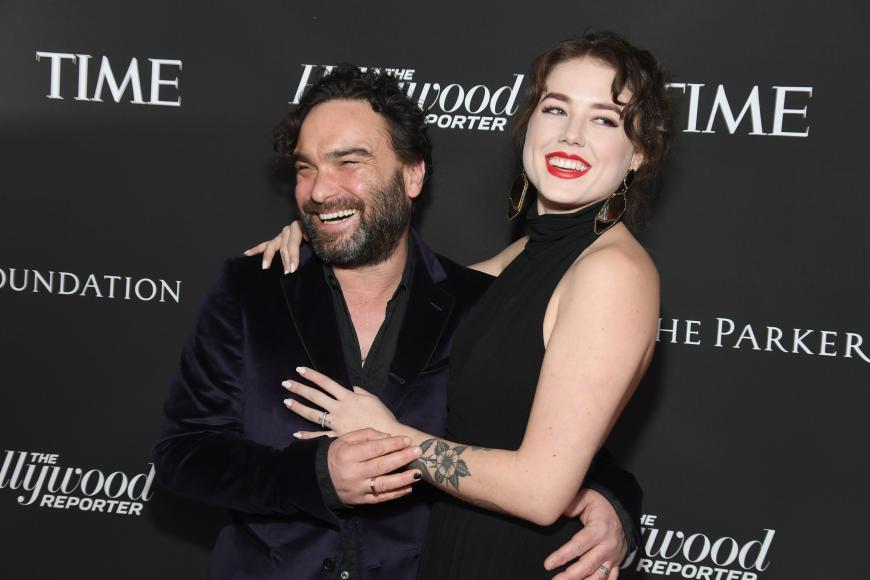 Auf seinem Instagram ließ Johnny Galecki die Baby-Bombe platzen: Der TBBT-Star und seine Freundin Alaina Meyer erwarten Nachwuchs.