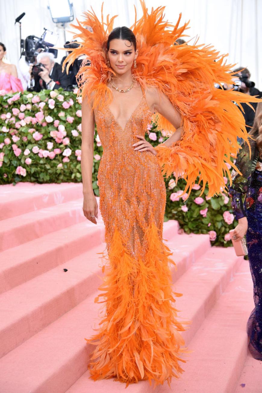 Schwester Kendall brachte ebenfalls viel Farbe auf den Roten Teppich.
