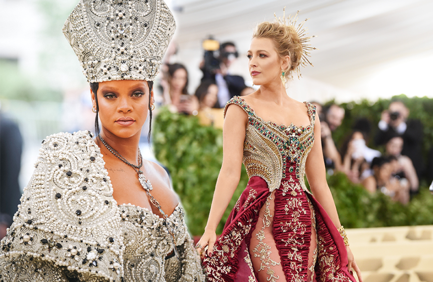 Rihanna und Blake Lively bei der Met Gala 2018. In diesem Jahr blieben sie der Veranstaltung von US-Vogue-Chefin Anna Wintour fern.