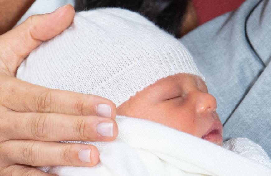 Archie Harrison Mountbatten-Windsor erblickte am 5. Mai 2019 das Licht der Welt. Seinen ersten royalen Besuch hatte der kleine Royal zwei Tage später.