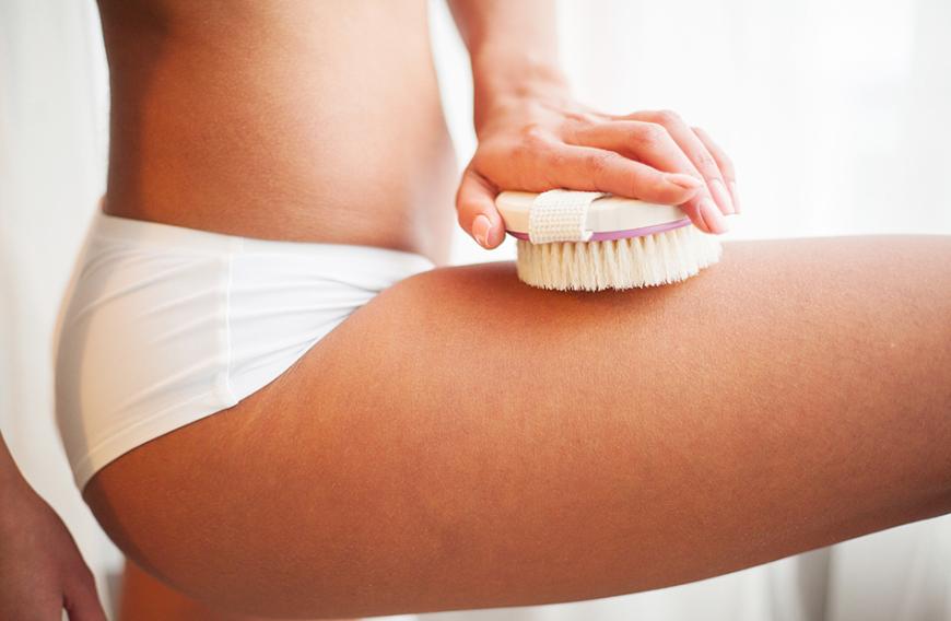 Mit einer Bürste die Cellulite einfach wegbürsten? Mit dem Dry Bushing ist das möglich. 