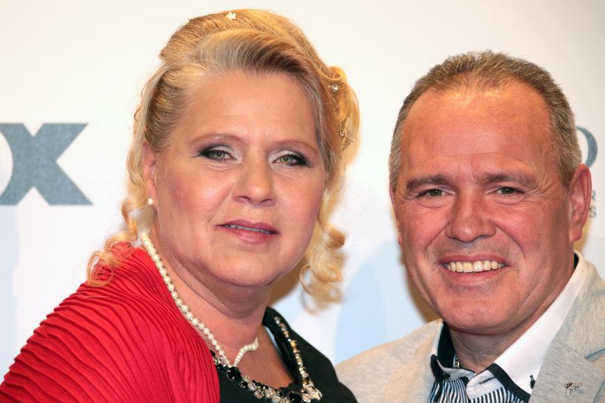 Die wichtigste Stütze für Silvia Wollny ist ihr Lebenspartner Harald Elsenbast. Der Reality-Darsteller muss nach seinem Herzinfarkt Stress dringend vermeiden, doch davon gibt es genug im Wollny-Clan.
