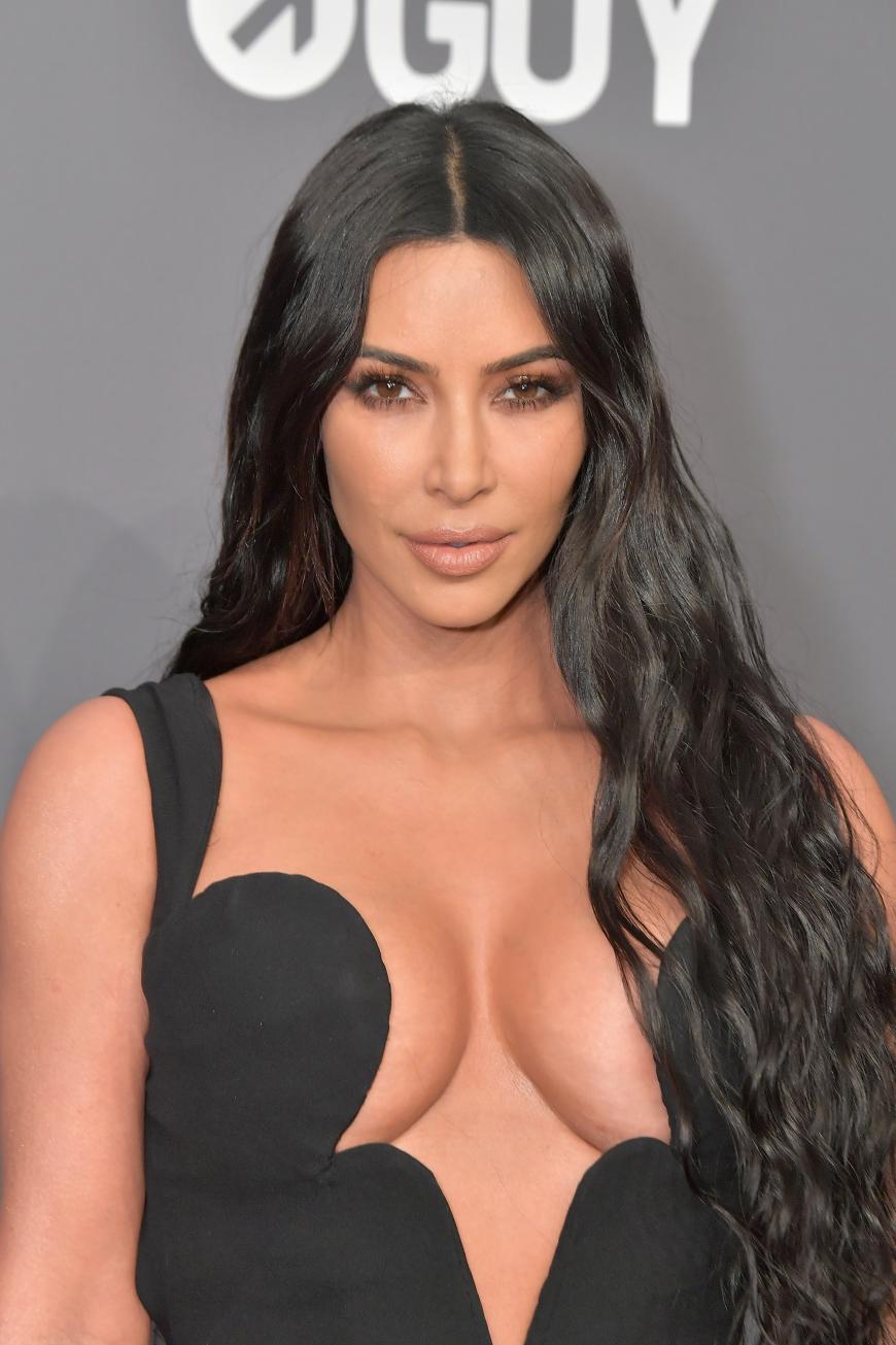 Die ersten beiden Kinder brachte Kim selbst zur Welt. Ab Baby Nummer drei musste die Unternehmerin aus gesundheitlichen Gründen eine Leihmutter anheuern.