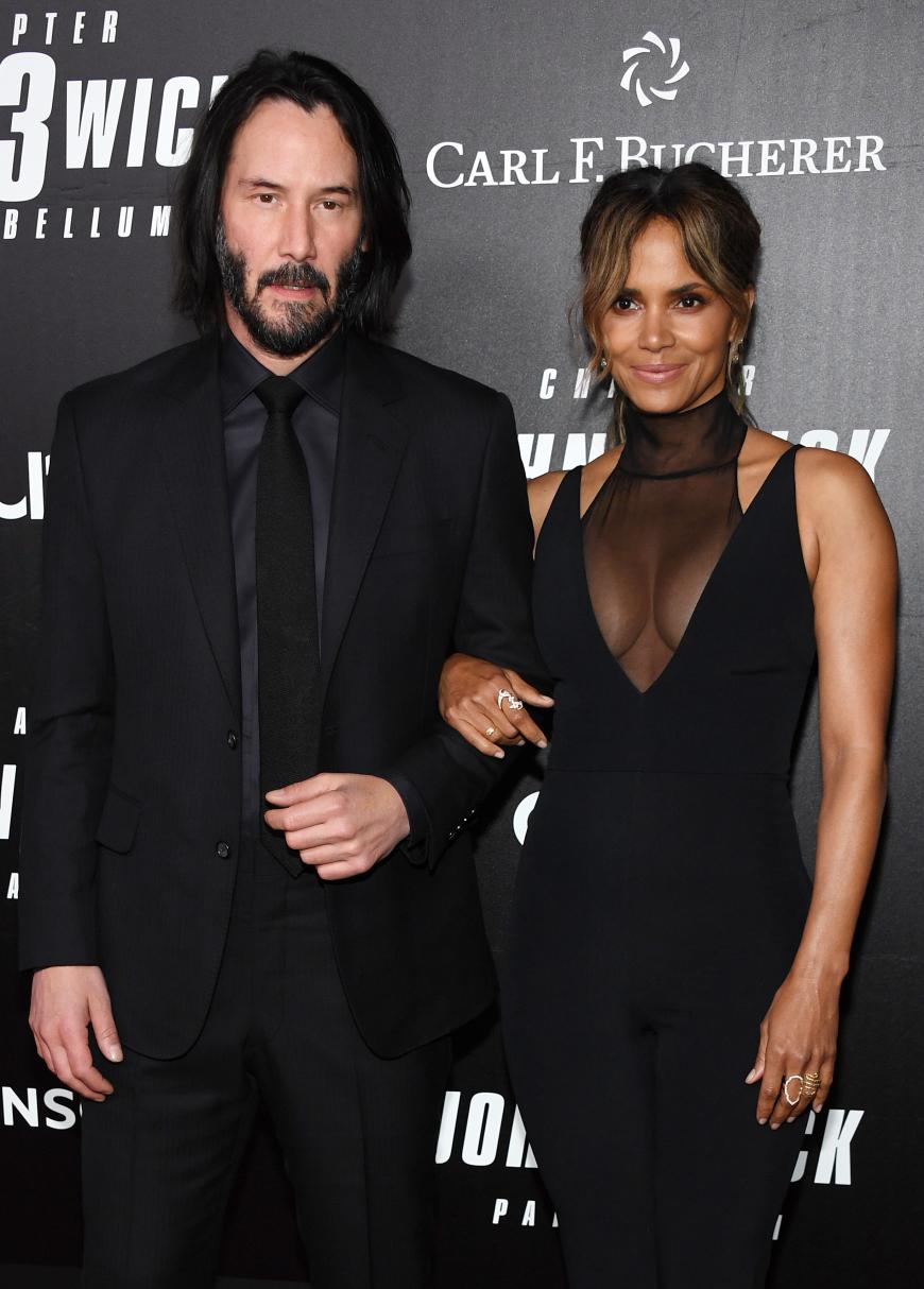 Seit Monaten wird über eine Beziehung zwischen den beiden Hollywood-Stars spekuliert. Nun scheinen die Zwei es offiziell gemacht zu haben.