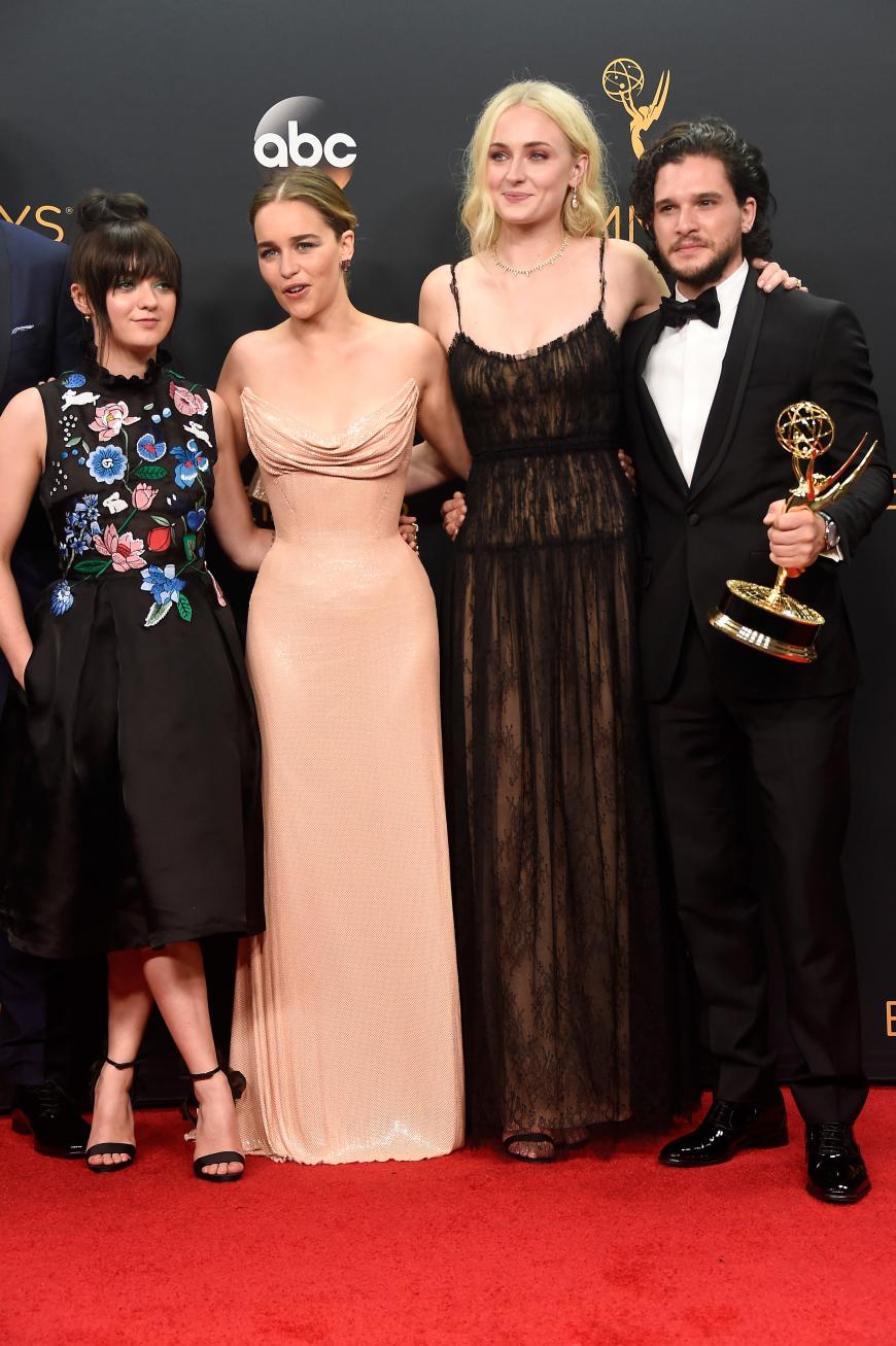 Auch ihre Serienkollegen von “Game of Thrones“ laufen privat ganz anders herum.