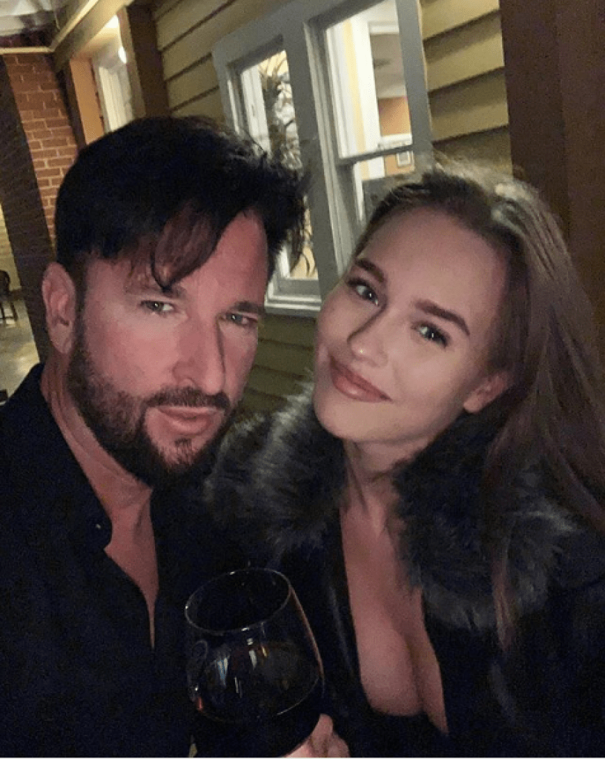 Auf Social Media posten der Wendler und seine 28 Jahre jüngere Freundin Laura häufig Liebes-Bilder.
