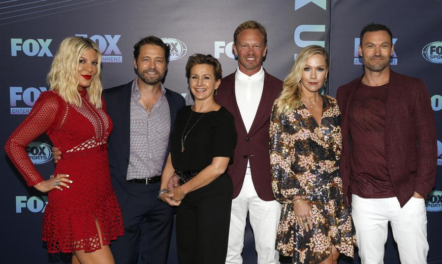 1990 wurden die Stars von “Beverly Hills 90210“ über Nacht berühmt. Zehn Jahre lief die Teenie-Serie, bevor sie eingestellt wurde.