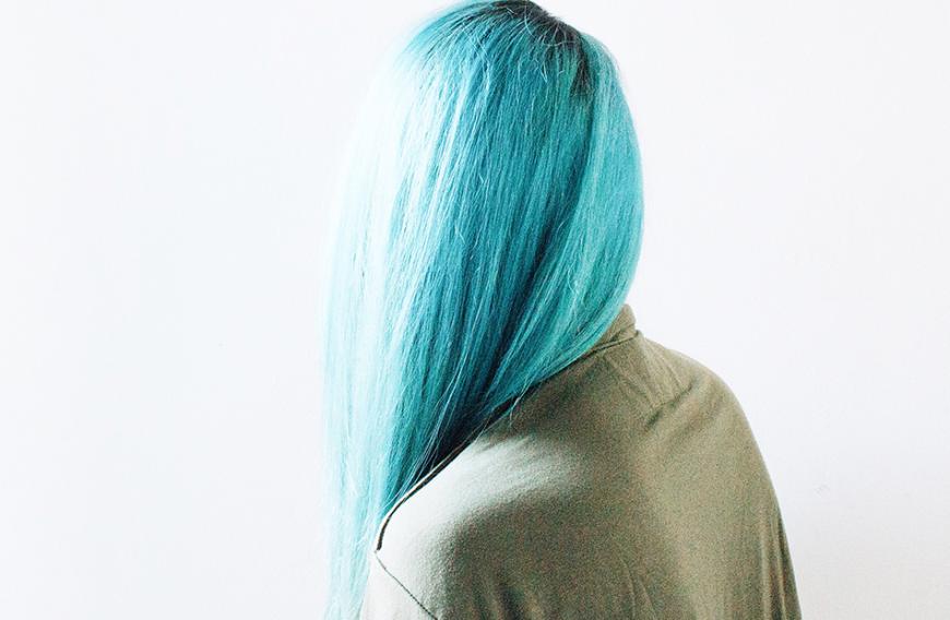 Und wenn du zu den ganz Mutigen gehörst und deine Mähne auch gerne mal in einem Türkis trägst, lässt sich die Farbe dank des Beauty-Wunders nicht so schnell wieder auswaschen.