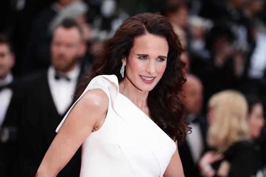 Schick in Weiß: Schauspielerin Andie MacDowell.