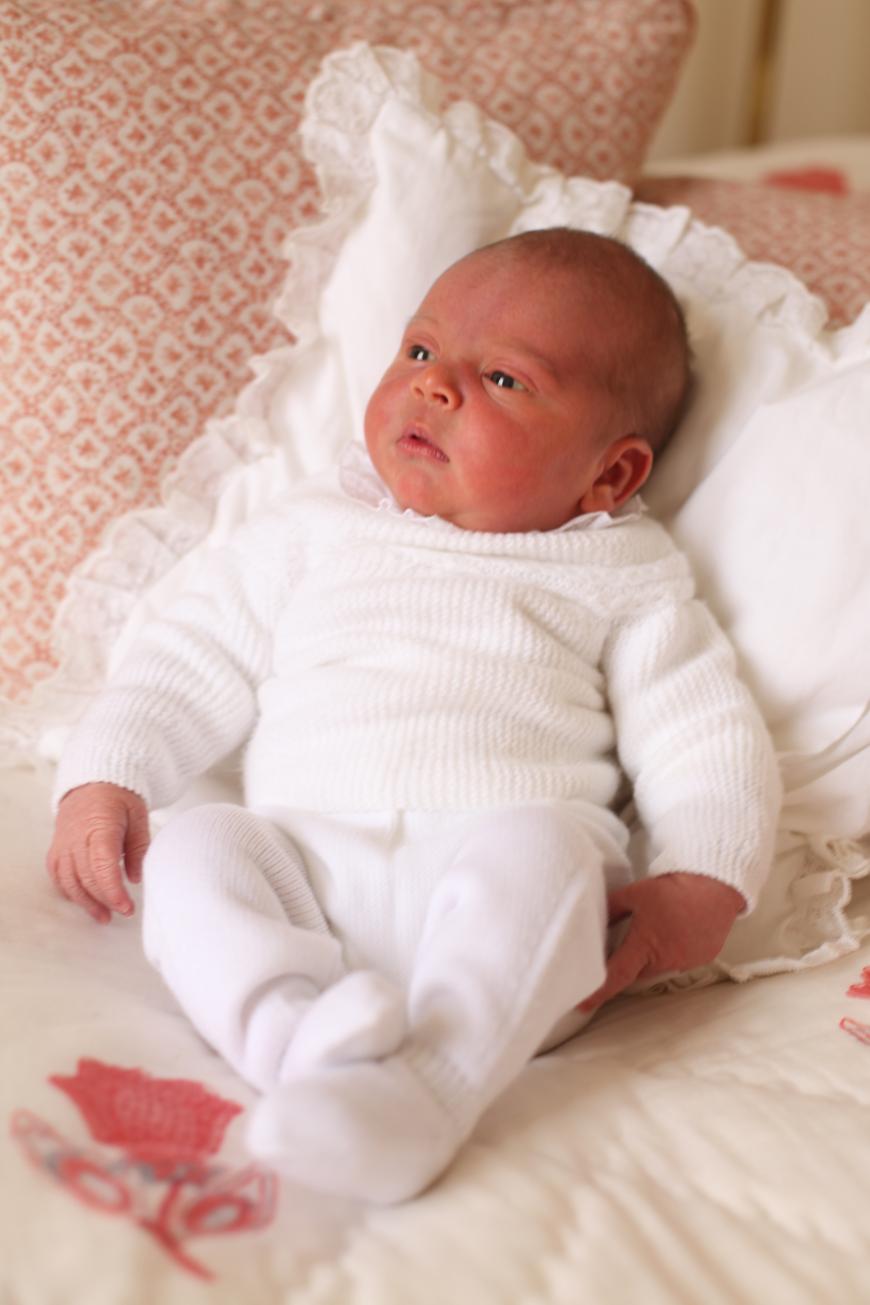 Wie niedlich! Anfang Mai veröffentlicht die königliche Familie erste Bilder des neuen Royal-Babys auf