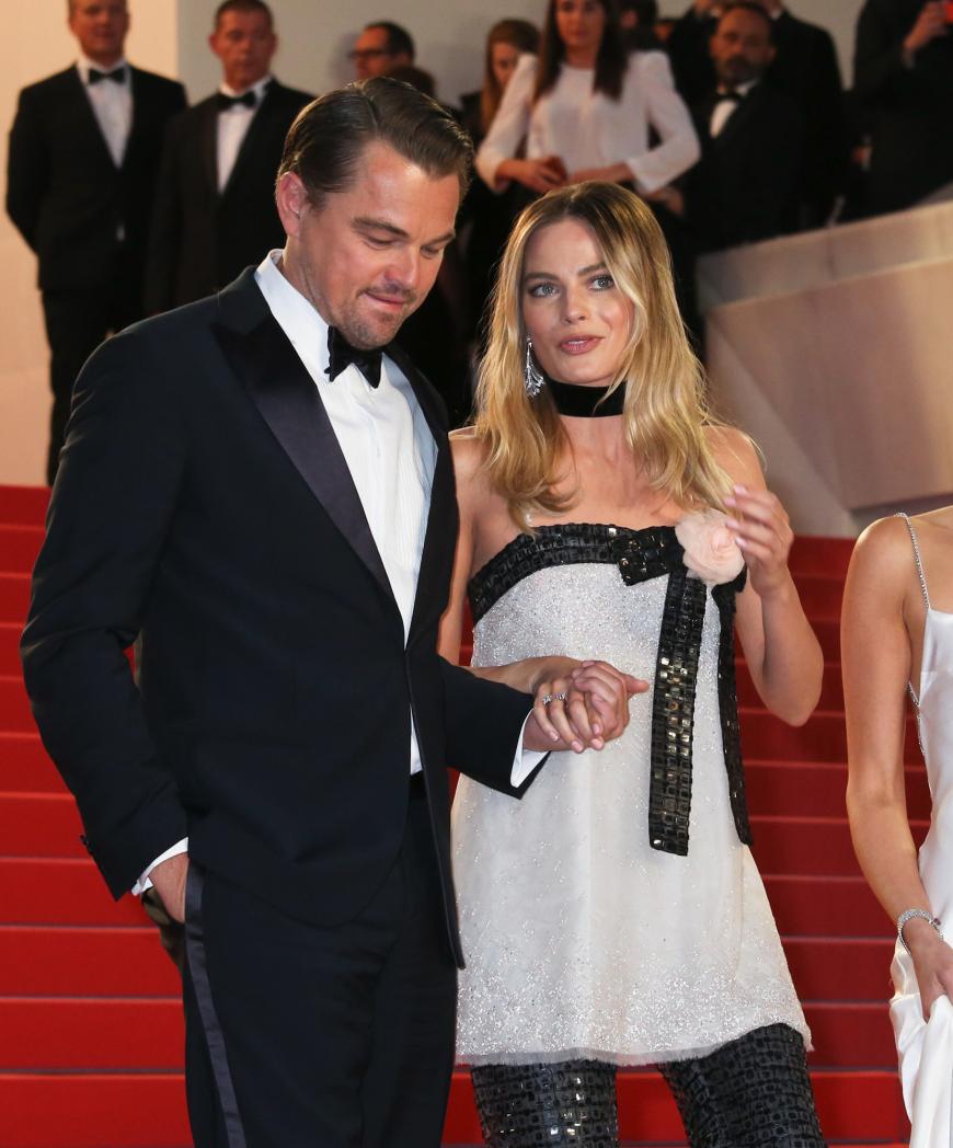 Leonardo DiCaprio und Margot Robbie hielten bei den Filmfestspielen in Cannes Händchen und brachten damit Dating-Gerüchte ins Rollen.