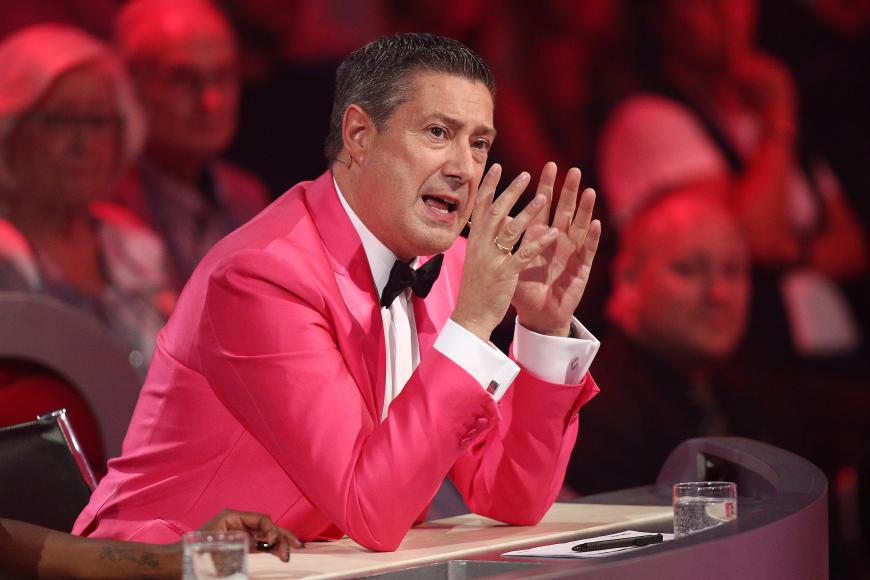Obwohl Joachim Llambi mit seinen knallharten Jury-Urteilen schon enige Kandidaten zum Weinen gebracht hat, wird er dünnhäutig, wenn es um sein Liebesleben geht. Hat er überreagiert?
