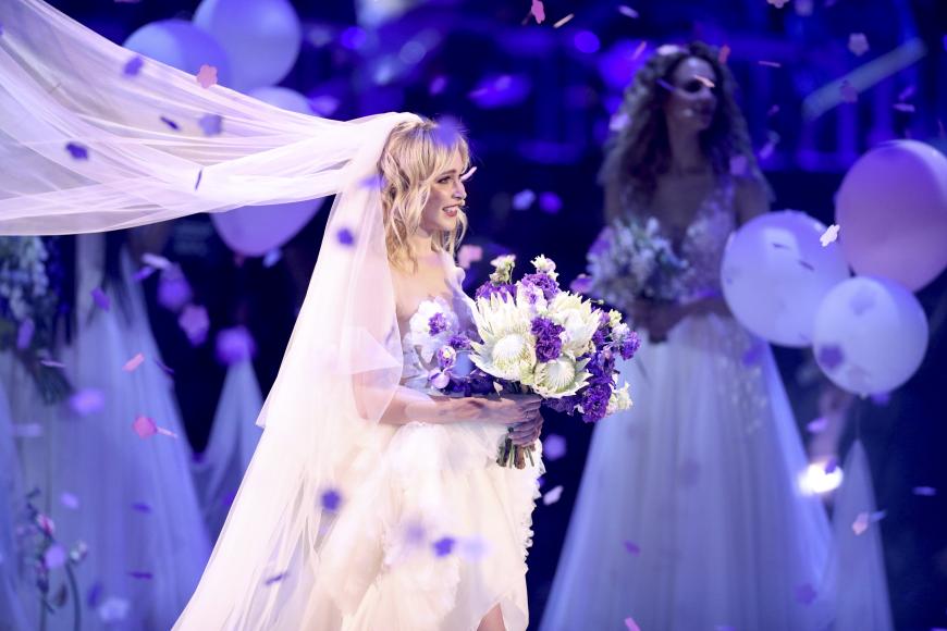 Es war die Überraschung der ganzen Finalshow von GNTM: Ex-Kandidatin Theresia gab ihrem Verlobten Thomas spontan das Ja-Wort.