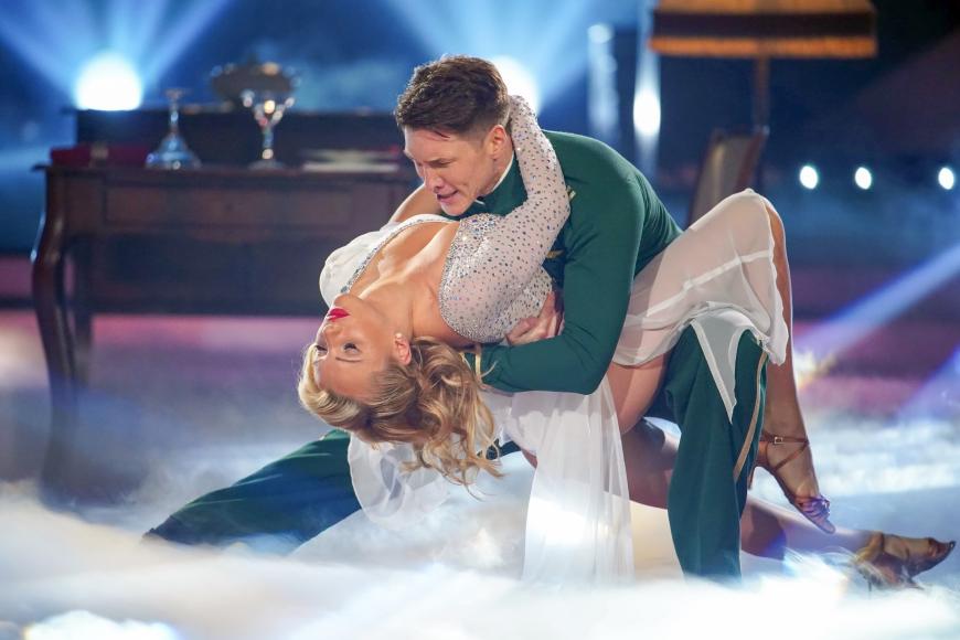 Stattdessen spricht Evelyn sogar von einer gewissen Hass-Liebe zu ihrem Tanzpartner Evgeny.
