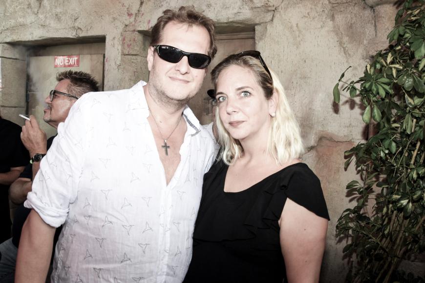 Ehemann Jens Büchner hatte die Kult-Kneipe auf Mallorca 2018 eröffnet. Doch die Bar entpuppte sich als Kraftakt. Aus gesundheitlichen Gründen schloss der Entertainer die Fan-Anlaufstelle im Oktober 2018, einen Monat später starb er.