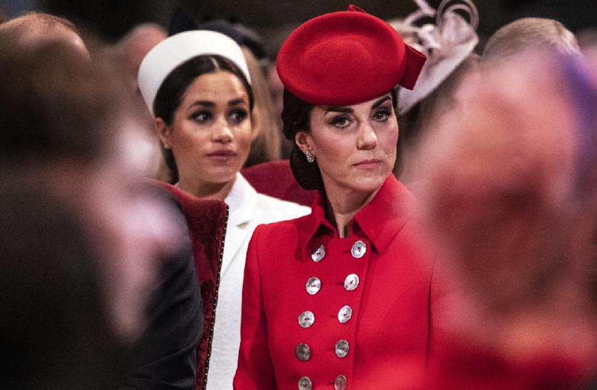 ... und tanzen damit ordentlich aus der Reihe. Denn: Herzogin Kate sowie die Queen nutzten in der Vergangenheit ein deutlich preiswerteres Modell.