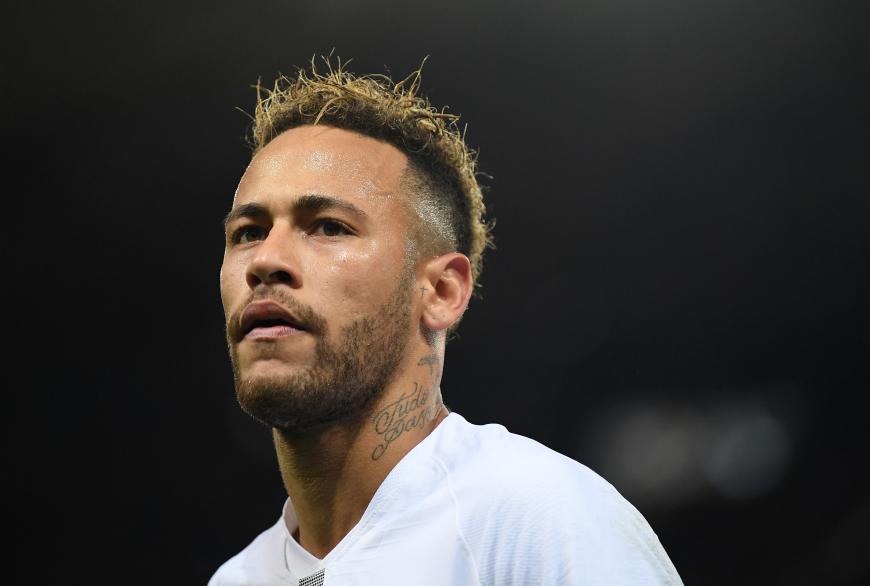 Eine Frau, deren Identität noch geheim gehalten wird, hat in Sao Paulo gegen Neymar Strafanzeige wegen Vergewaltigung erstattet.