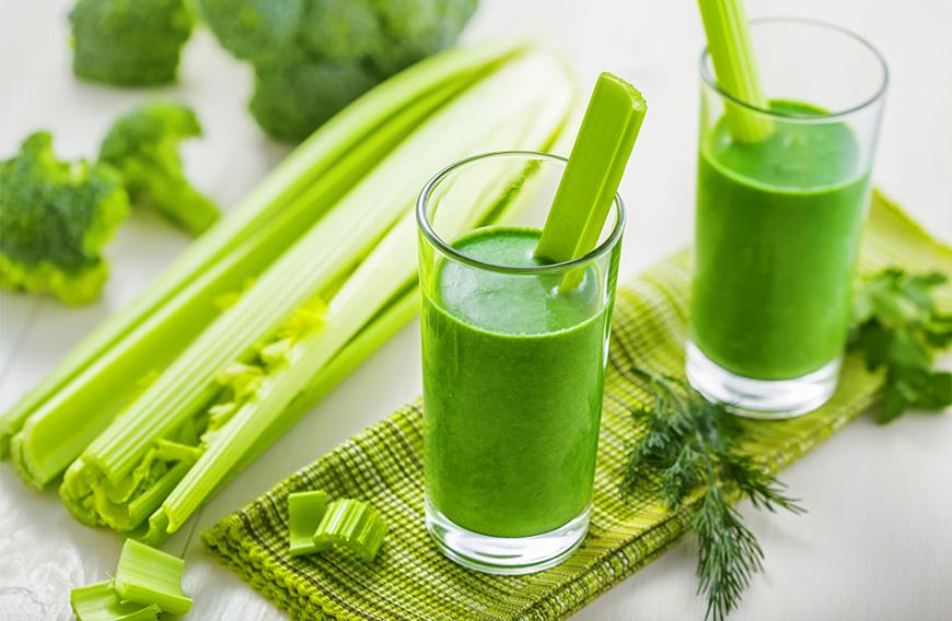 Entweder kannst du das Gemüse als Drink zu dir nehmen, oder aber deine Haut damit in Form von Cremes und Masken pflegen.