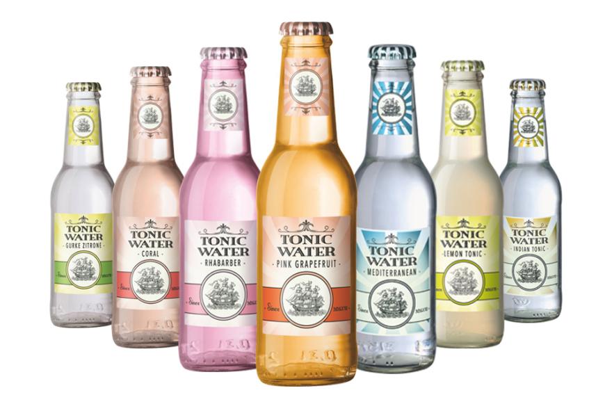 Was wäre ein lauer Sommerabend ohne einen leckeren Drink? Ob mit oder ohne Alkohol - mit den Tonic Water von Lidl lassen sich genussvolle Longdrinks mixen. Die klassischen Geschmacksrichtungen wie „Lemon Tonic“, „Gurke Zitrone“ oder „Indian Tonic“ eignen sich beispielsweise hervorragend für die beliebte Kombination mit Gin. Dank der vielen weiteren Sorten wie „Rhabarber“ oder „Pink Grapefruit“ lassen sich die Water aber auch problemlos pur genießen. Die noch dazu schön aussehenden Flaschen findet ihr den ganzen Sommer über in allen Lidl-Filialen für ca. 1,69 Euro je 0,2l. Unter www.lidl-kochen.de gibt es zudem viele leckere Rezepte, mit denen ihr euch gleich dazu passende Gerichte zaubern könnt. Die nächste Gartenparty kann also kommen!
