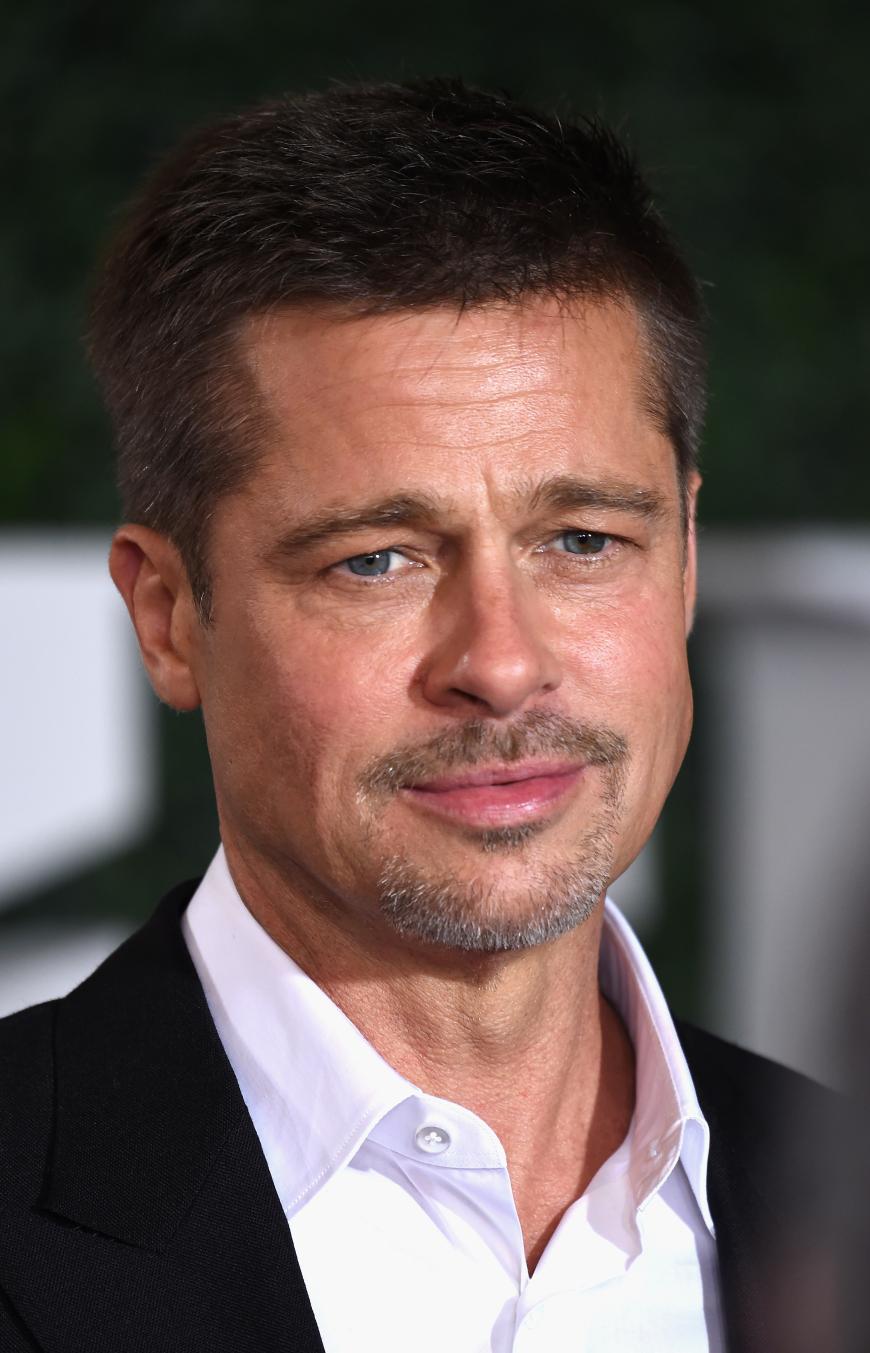 Brad Pitt will in dem mittlerweile dreijährigen Scheidungskrieg endlich einen Schlussstrich ziehen. Der Schauspieler stellte Angelina ein Ultimatum: Sie solle die Unterlagen innerhalb der Frist unterzeichnen, ansonsten drohe ihr eine Geldstrafe.