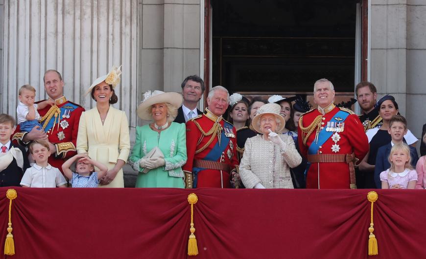 Auf dem Balkon des Buckingham Palastes standen die Royal-Damen jedoch weit entfernt voneinander