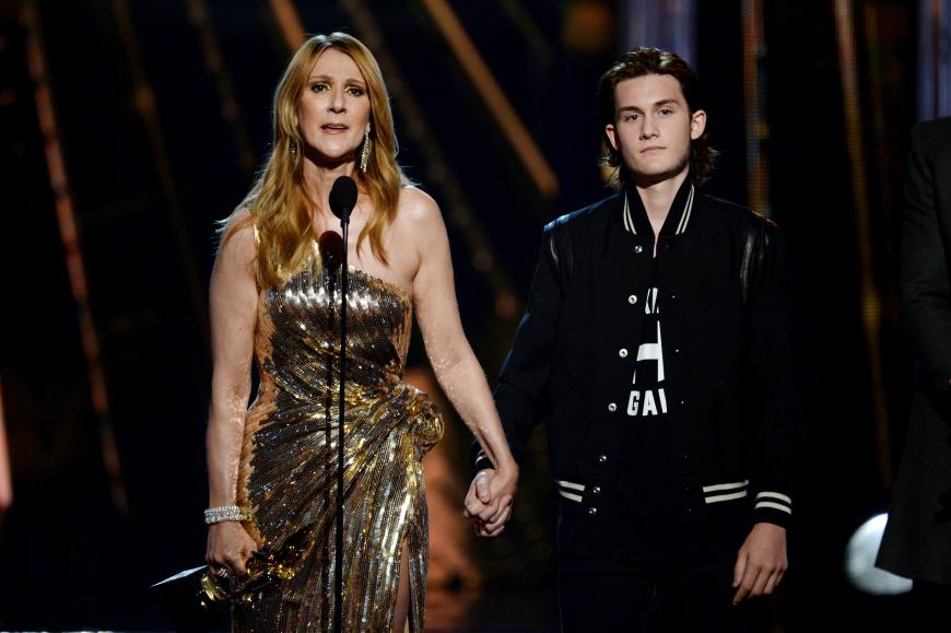 Wie bereits bei den Billboard Music Awards 2016 holte Céline auch nach ihrer letzten Performance ihre Söhne auf die Bühne, um mit einer Videocollage ihre letzten Jahre gemeinsam Revue passieren zu lassen.