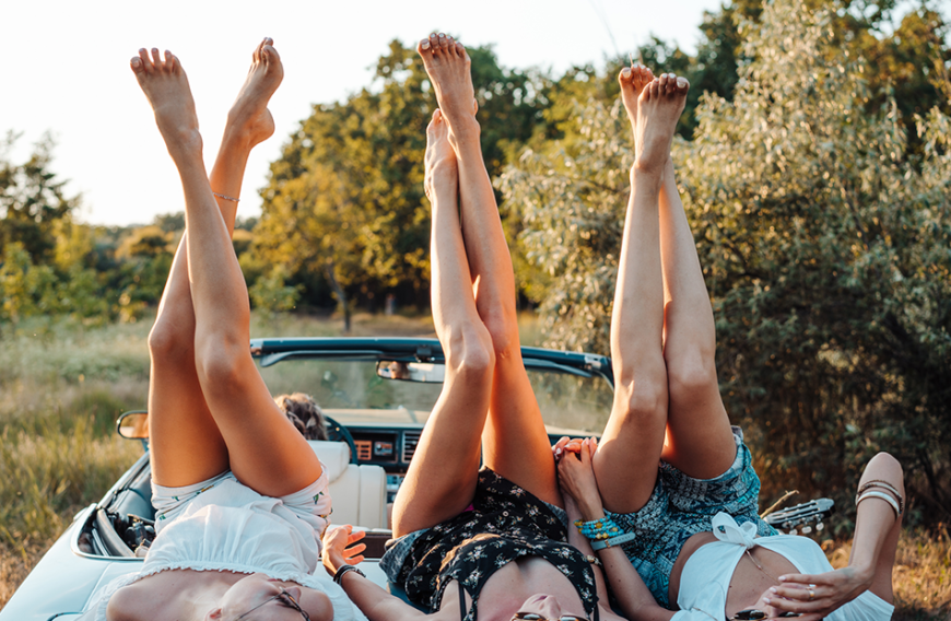 Laut einer Philips-Studie entfernen sich 78 Prozent der Frauen ihre Härchen fürs eigene Wohlbefinden.