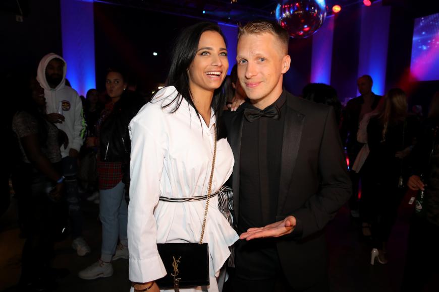 Für die dunkelhaarige Schönheit ist es die erste Schwangerschaft. Der Entertainer hingegen hat bereits drei Kinder mit seiner Ex-Frau Alessandra.