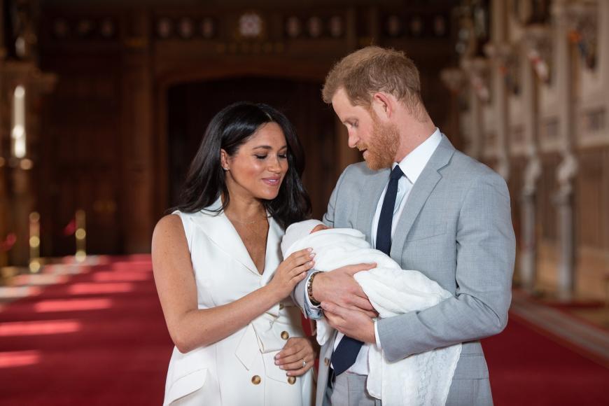 Dafür wird Doria Ragland, die Mutter von Herzogin Meghan, extra aus Amerika einfliegen, um bei der Taufe von Archie dabei zu sein.