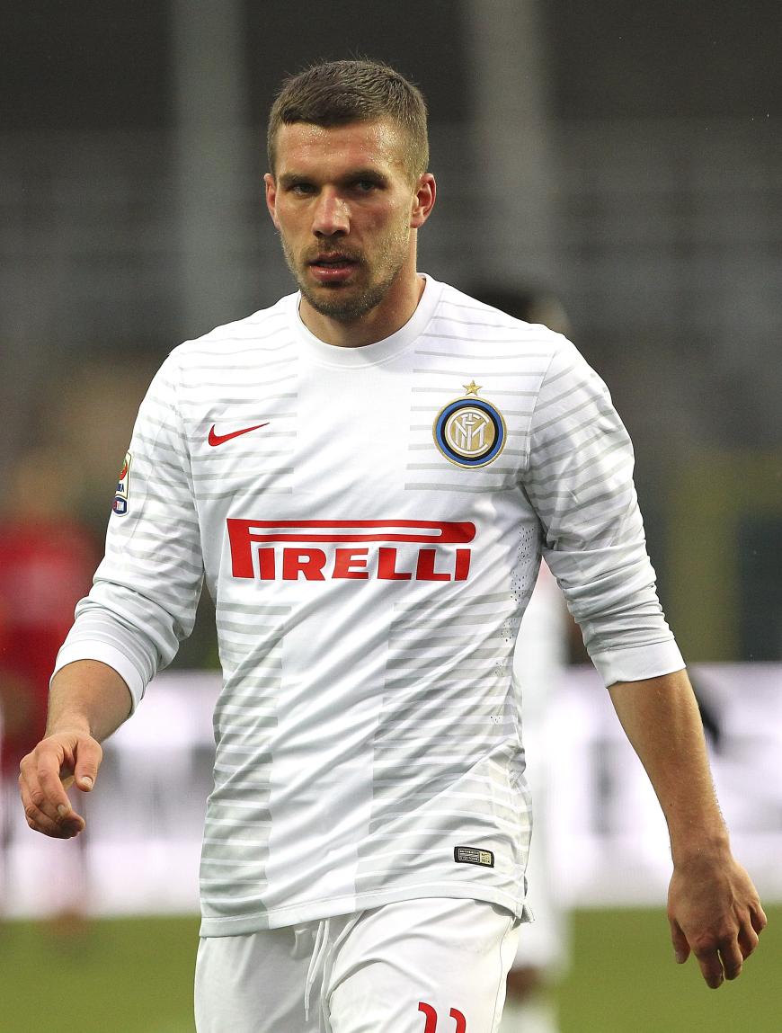 Jedoch muss Poldi nach seinem Eingriff in einer Kölner HNO-Klinik weiter eine Fußballpause einlegen.