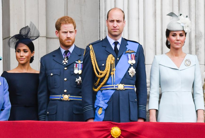 Prinz William (r.) feierte am 21. Juni seinen 37. Geburtstag. Die Verwandtschaft gratuliert liebevoll. Nur die Glückwunsche von Herzogin Meghan und Bruder Prinz Harry fielen etwas kühler aus.