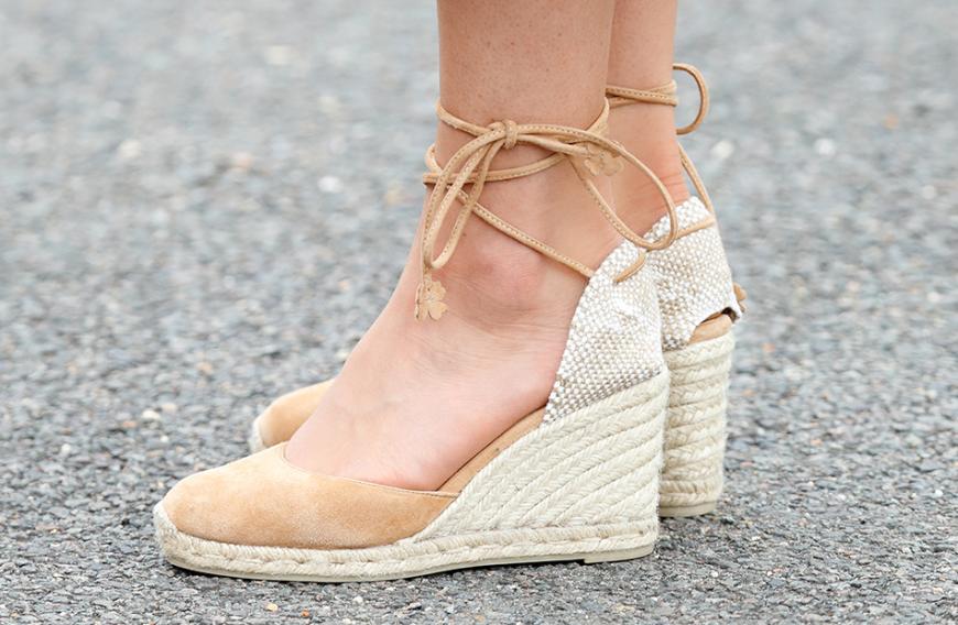 Mit ihren Schuhen lag die 37-Jährige wie immer total im Trend.