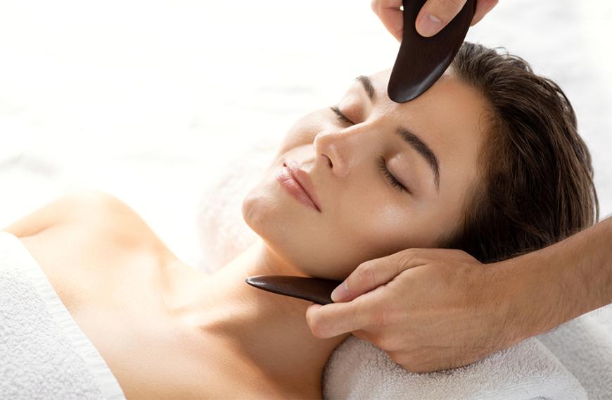 Statt zu Botox greifen wir auf Gua Sha zurück!