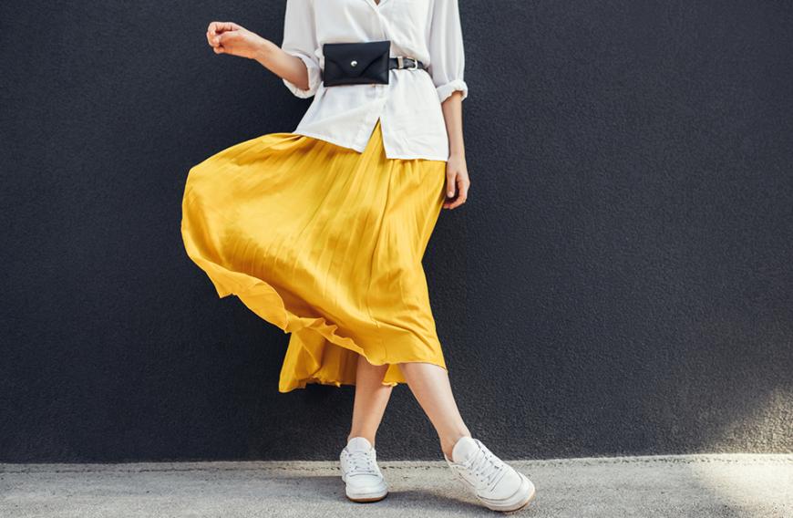 Bei krätigen Beinen sind Fashion-Pieces in Midi- oder Maxi-Länge perfekt.