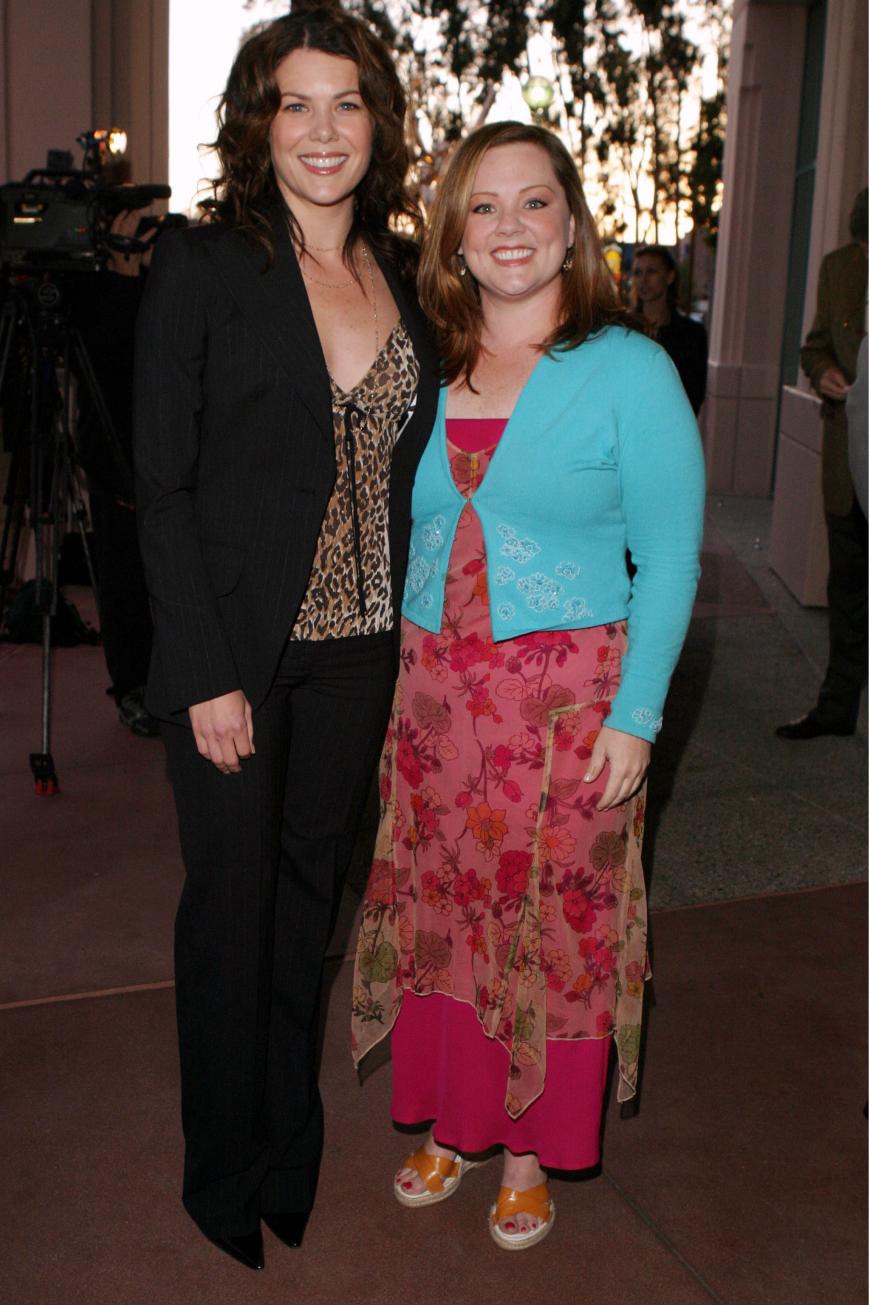Bekannt wurde Melissa McCarthy in der Serie “Gilmore Girls“ an der Seite von Lauren Graham. Dort spielte sie sieben Jahre lang die liebenswürdige Köchin Sookie St. James.