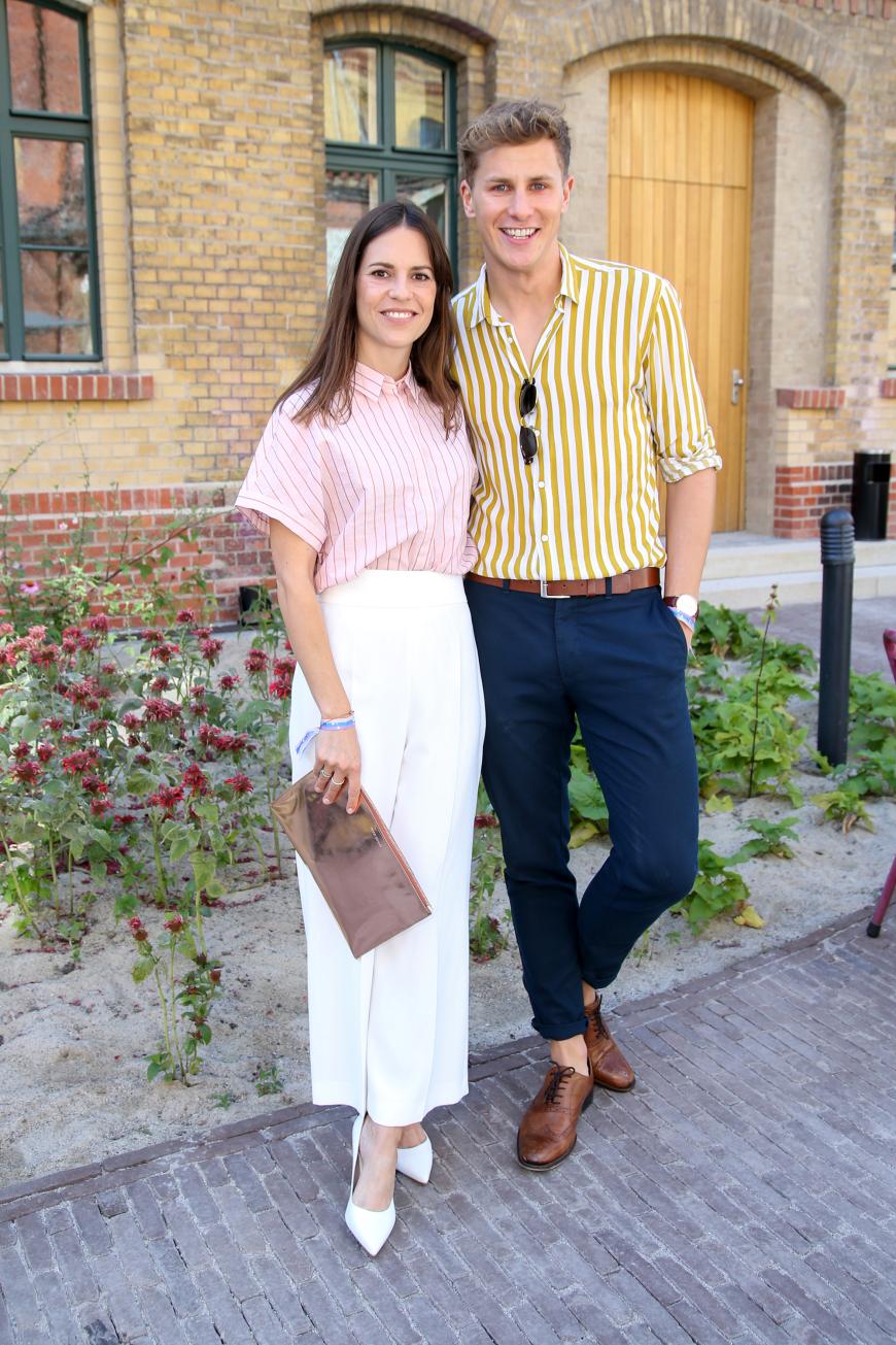 Schauspielerin Birthe Wolter und Schauspieler und Model Lukas Sauer strahlten in ihren Sommer-Outfits.