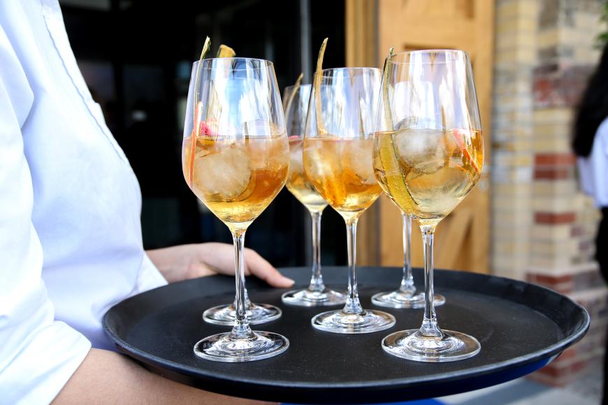Direkt zum Empfang wurden die Gäste mit einem sommerlichen Aperitif von Lillet versorgt.
