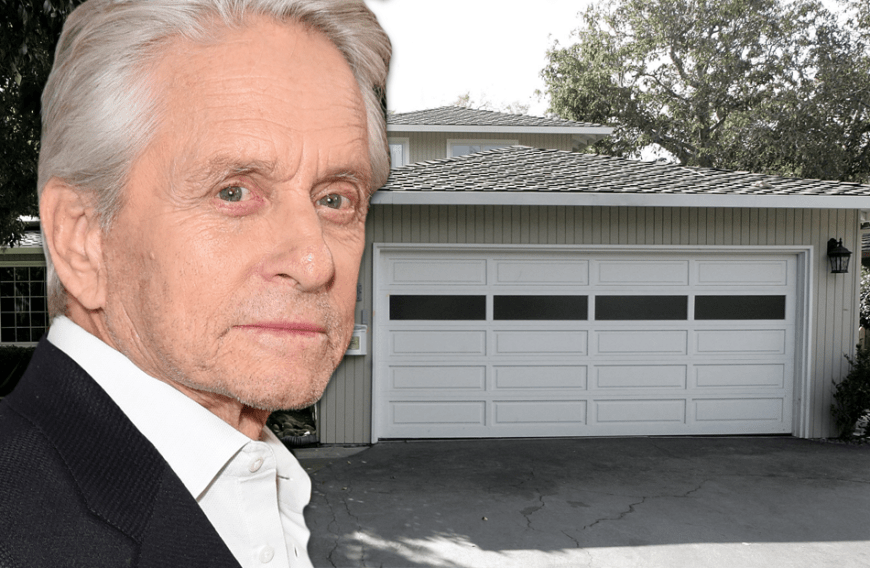 Michael Douglas zieht in die Garage seines Papas Kirk (Symbolbild).