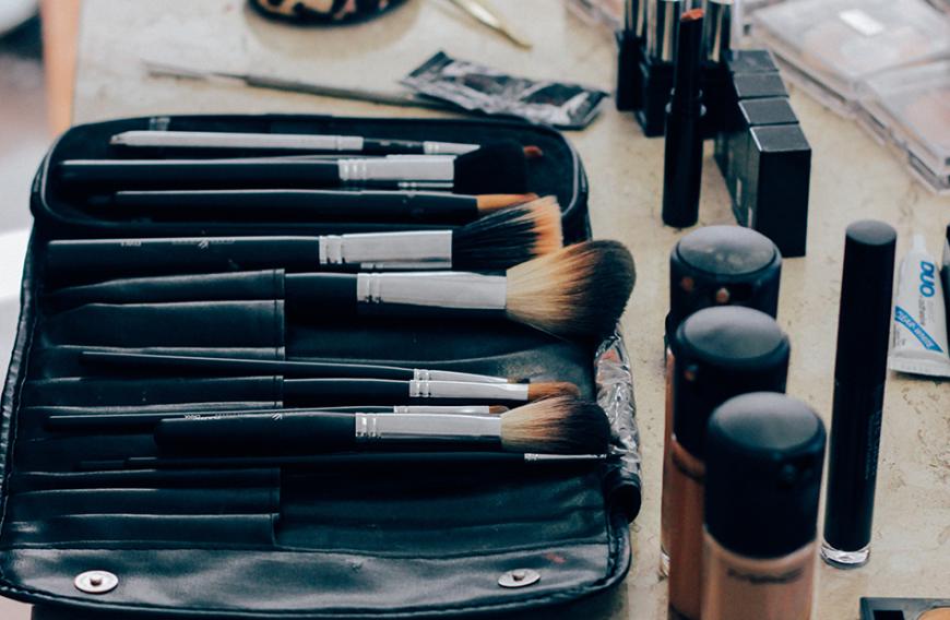 Wir haben drei Make-ups entdeckt, die für ein mattes Finish sorgen sollen.