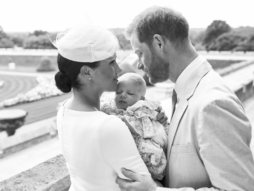 Wunderschön! Am 6. Juli 2019 wurde der kleine Archie Harrison Mountbatten-Windsor in der Kapelle des Windsor Castle getauft.